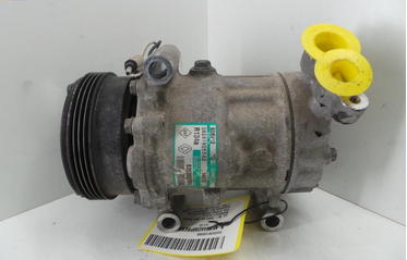 Renault Clio II BJ: 2005 Klimakompressor 8200037058, SD6V12 SANDEN